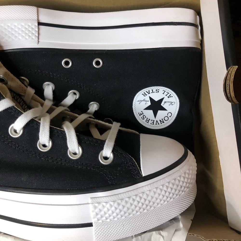 Hello Kitty Platform Converse - Picture 2 of 3